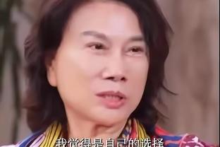 总裁的魅力！C罗二进宫曼联，出场后女球迷激动挥舞内衣